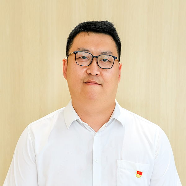 李岩.jpg